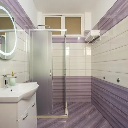 Rana - Modern & Sunny Flat Near Center & * Durrës
